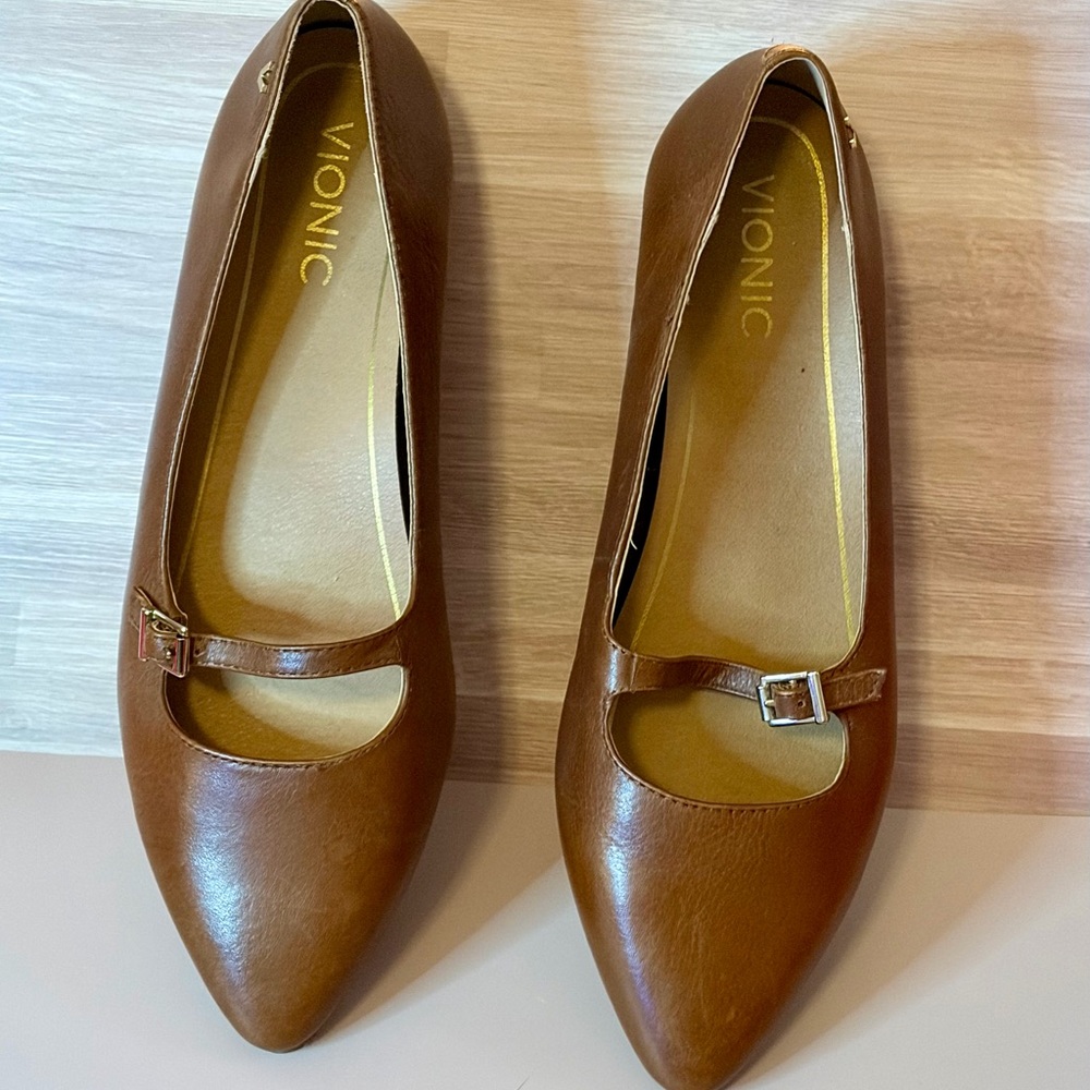 Vionic Women's Tan Mary Jane Flats